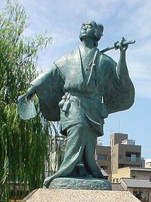 Estatua de Izumo no Okuni, fundadora del teatro Kabuki.