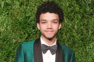 Justice Smith protagonizará la película de Detective Pikachu