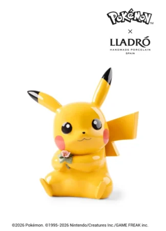 Escultura de porcelana Lladró de Pikachu (serie numerada) en vista frontal.
